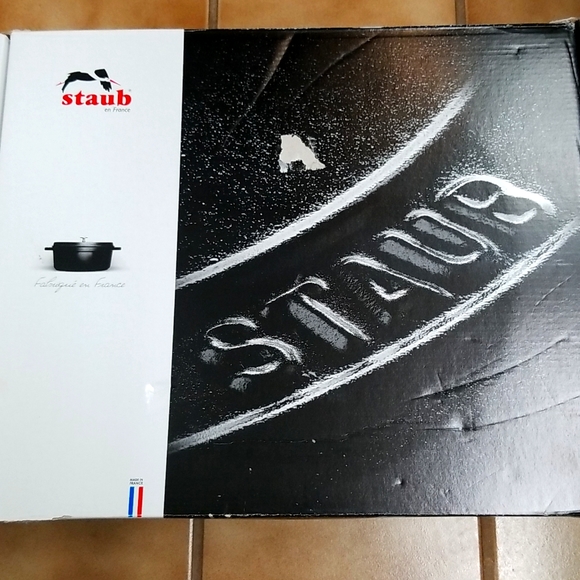 STAUB CAST IRON 7QT-11" ROUND COCOTTE - CHERRY 28CM (BIG SIZE) 7qt - Picture 11 of 12